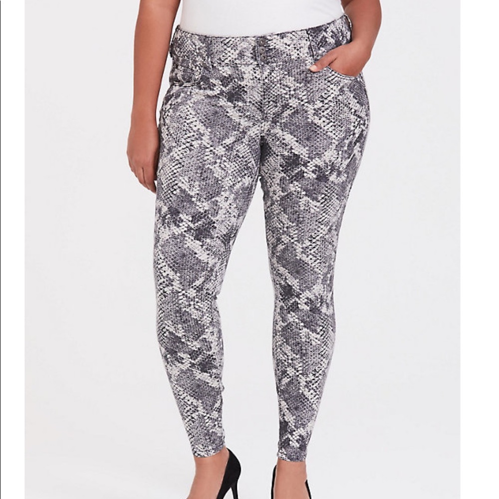 New Torrid Snakeskin Print Jeggings